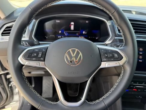 Used 2024 Volkswagen Tiguan SE FWD image 15