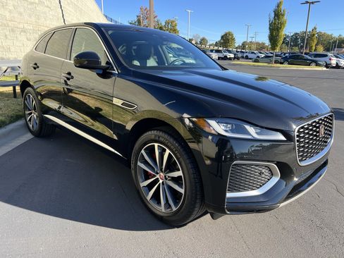 Certified 2022 Jaguar F-PACE R-Dynamic S image 9