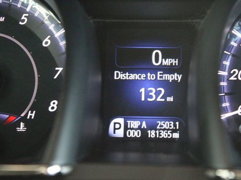 Used 2017 Toyota Avalon XLE image 3