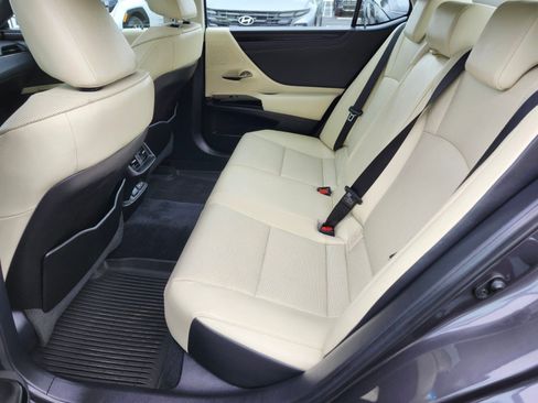 Used 2022 Lexus ES 250 w/ Premium Package image 16