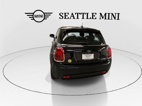 Certified 2024 MINI Cooper SE image 9