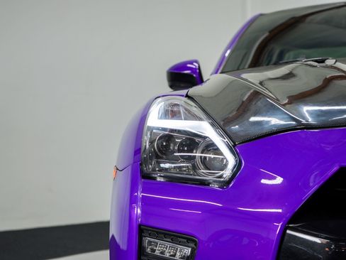Used 2014 Nissan GT-R Premium image 10