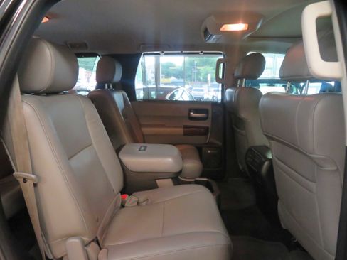 Used 2014 Toyota Sequoia Platinum AWD/4WD image 24