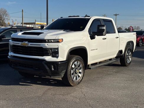 Used 2025 Chevrolet Silverado 2500 Custom w/ Custom Value Package image 7