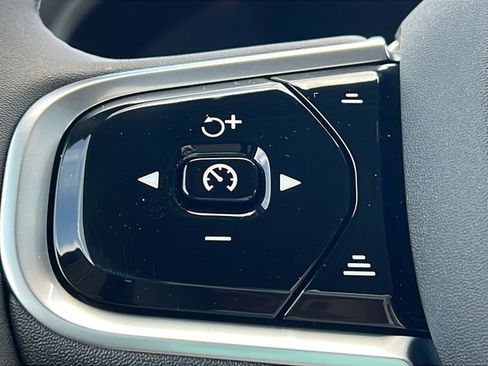 New 2026 Volvo XC90 B6 Plus w/ Protection Package Premier AWD/4WD image 19