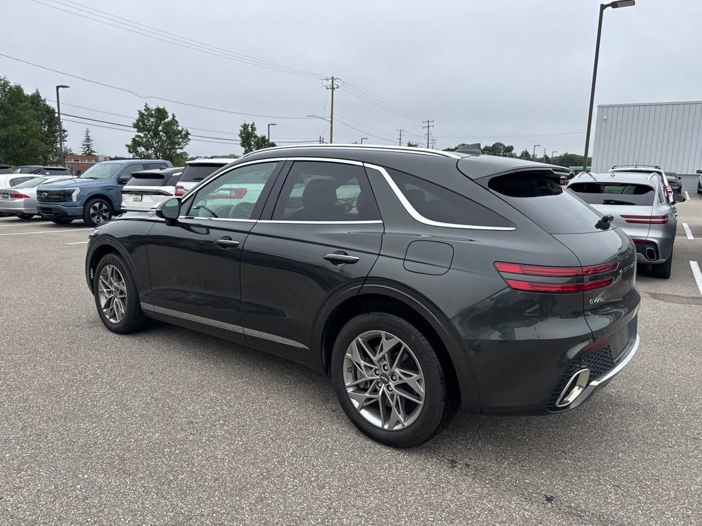 Used 2025 Genesis GV70 2.5T AWD/4WD image 3