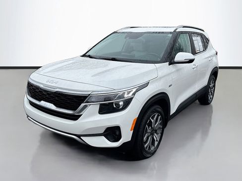 Used 2023 Kia Seltos EX image 3