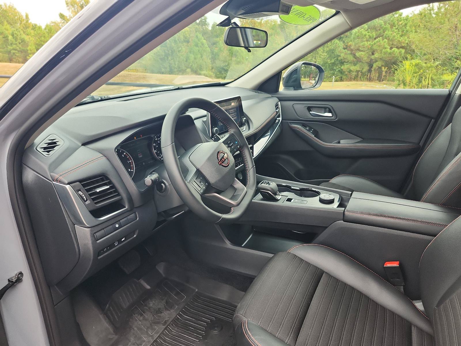 Used 2025 Nissan Rogue SV AWD/4WD image 14