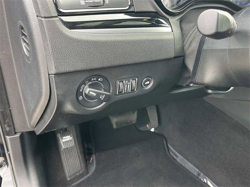 Used 2023 Chrysler 300 S image 29