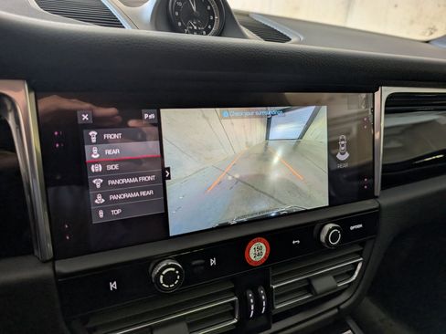 Used 2025 Porsche Macan image 36