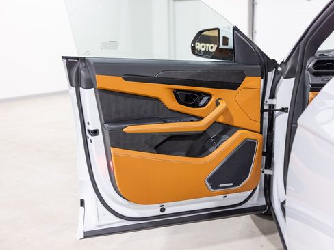 Used 2025 Lamborghini Urus SE image 29