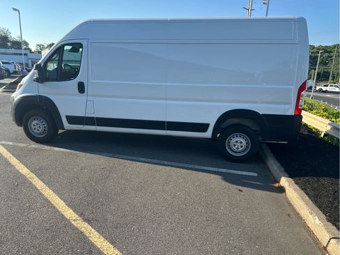 Used 2024 RAM ProMaster 2500 w/ Convenience Group FWD image 5
