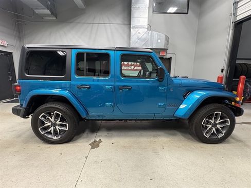Used 2024 Jeep Wrangler Unlimited w/ Convenience Group AWD/4WD image 9
