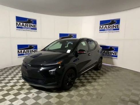 Used 2023 Chevrolet Bolt EUV Premier w/ Redline Edition image 6