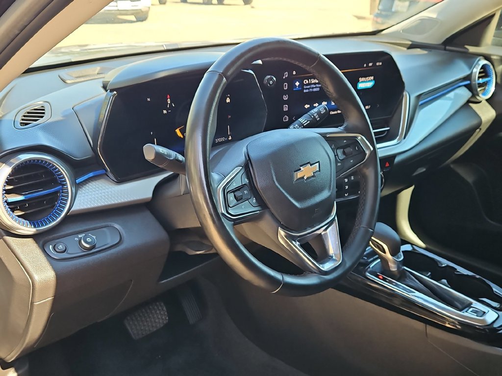 Used 2025 Chevrolet Trax LT w/ LT Convenience Package FWD image 15