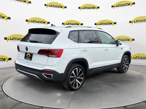 Used 2024 Volkswagen Taos SE image 5