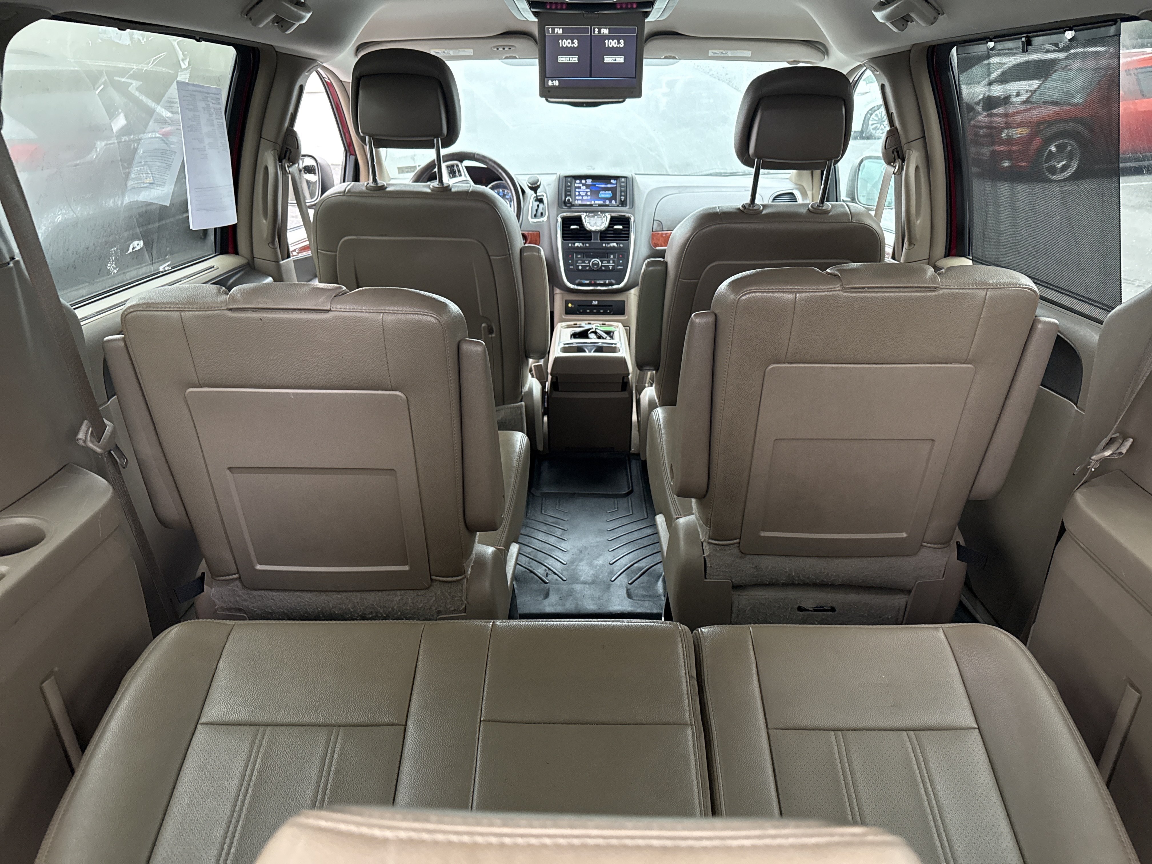 Used 2014 Chrysler Town & Country Touring-L w/ Driver Convenience Group FWD image 10
