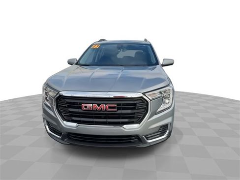 Certified 2023 GMC Terrain SLE w/ Driver Convenience Package image 3
