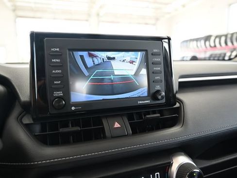 Used 2022 Toyota RAV4 XLE AWD/4WD image 17