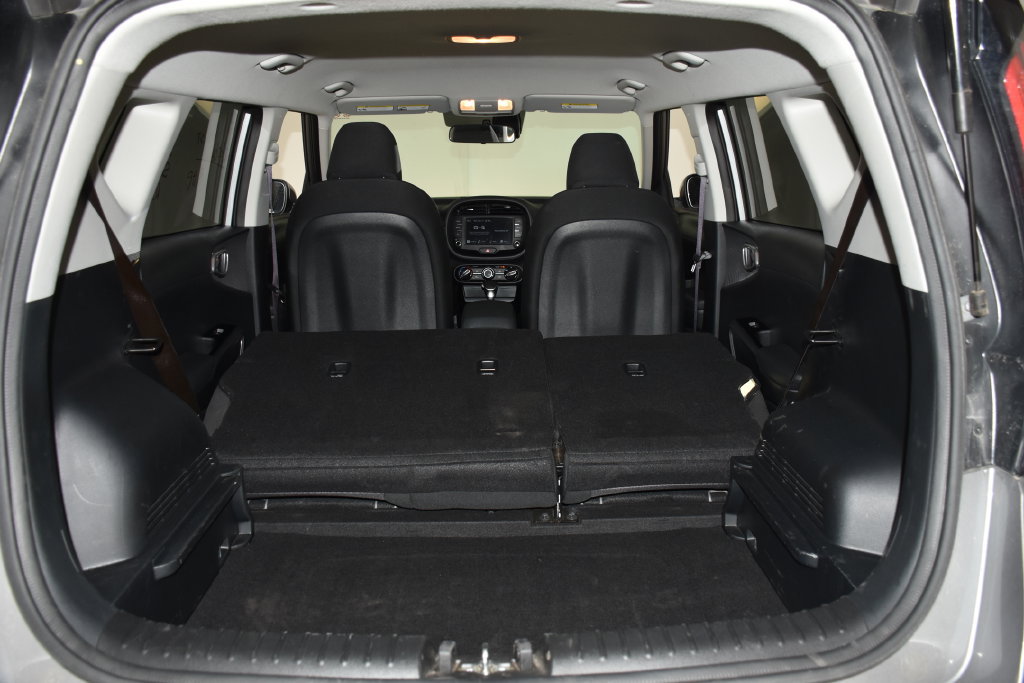 Used 2025 Kia Soul LX w/ LX Technology Package FWD image 29