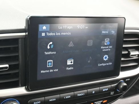 Used 2022 Hyundai Venue SEL FWD image 18