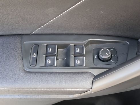 Used 2023 Volkswagen Tiguan SE R-Line image 43