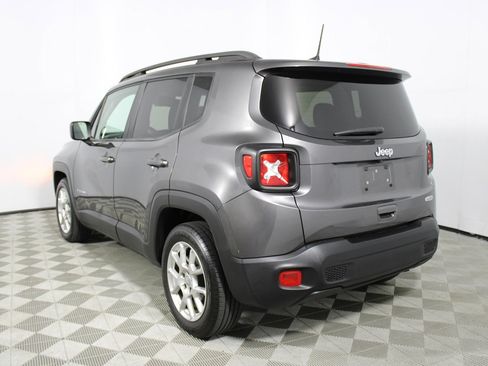 Used 2019 Jeep Renegade Latitude w/ Popular Equipment Group FWD image 7