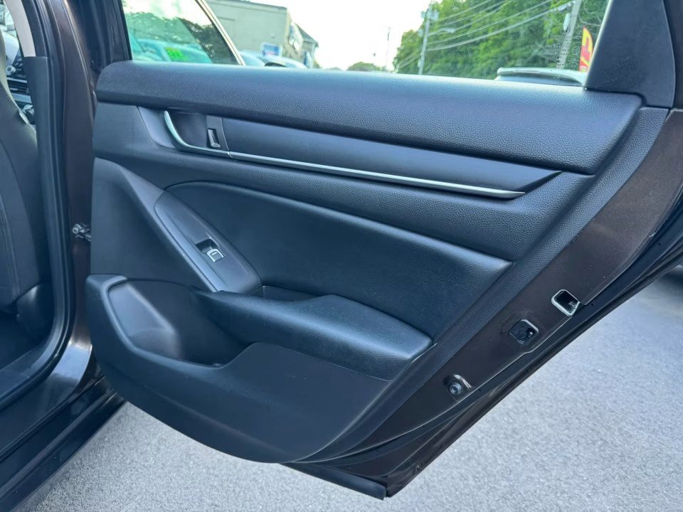 Used 2018 Honda Accord LX image 17