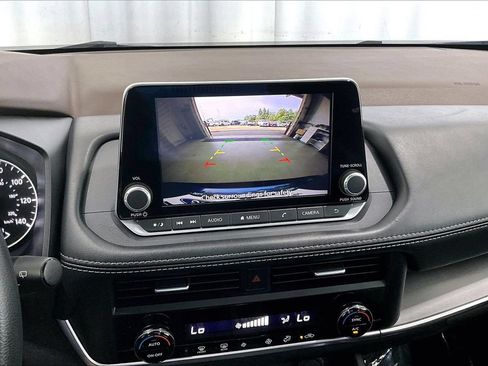 Used 2023 Nissan Rogue SV FWD image 24