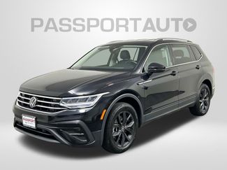 Used 2024 Volkswagen Tiguan SE image 1