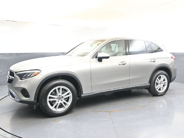 Used 2023 Mercedes-Benz GLC 300 4MATIC image 2