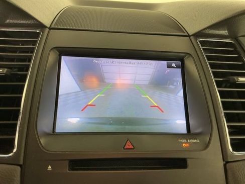 Used 2013 Ford Taurus SEL FWD image 21