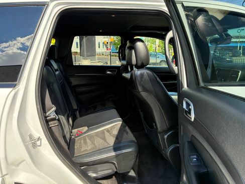 Used 2018 Jeep Grand Cherokee Altitude AWD/4WD image 16