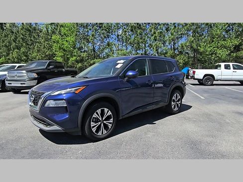 Used 2023 Nissan Rogue SV image 39