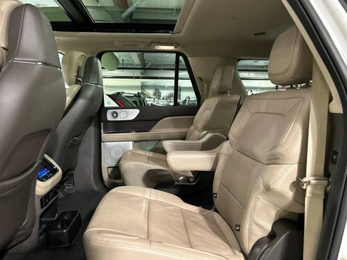 Used 2022 Lincoln Navigator L Reserve AWD/4WD image 23