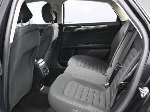 Used 2020 Ford Fusion SE image 32