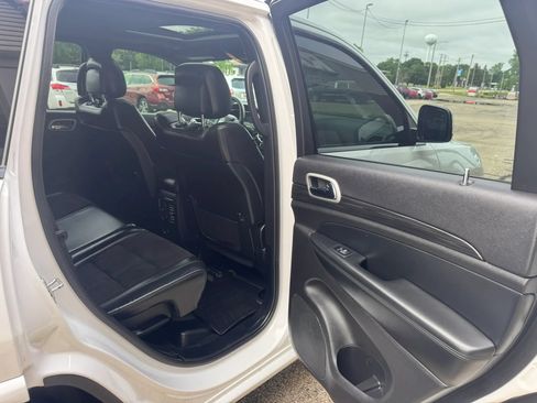 Used 2021 Jeep Grand Cherokee Laredo X AWD/4WD image 13