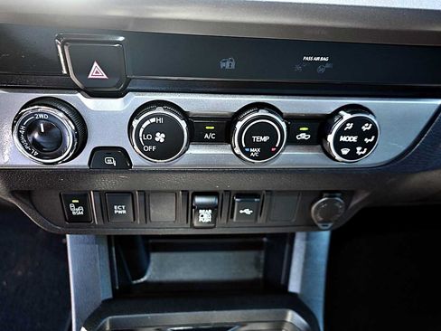 Used 2020 Toyota Tacoma SR5 w/ Technology Package AWD/4WD image 22