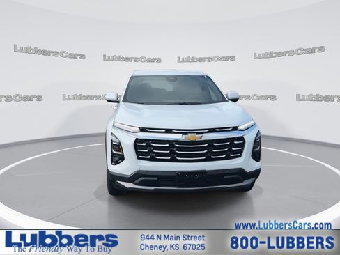Used 2025 Chevrolet Equinox LT image 3