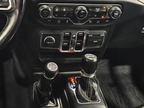 Used 2020 Jeep Wrangler Unlimited Sahara AWD/4WD image 8