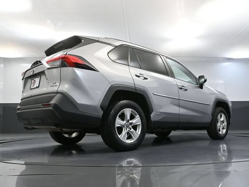 Used 2019 Toyota RAV4 LE w/ Carpet Mat Package AWD/4WD image 49