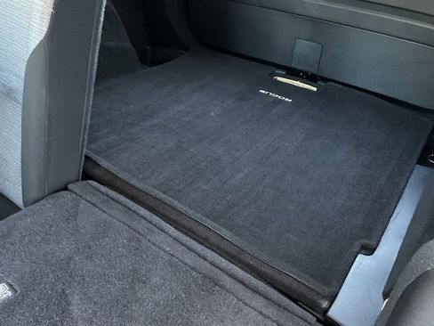 Used 2023 Nissan Rogue SV image 16