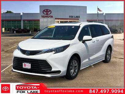 Used 2025 Toyota Sienna LE w/ LE Plus Package