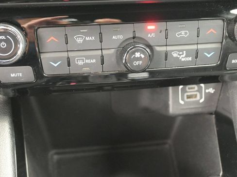 Used 2025 Jeep Compass Trailhawk AWD/4WD image 33