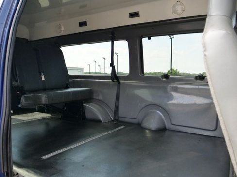 Used 2010 Ford E-250 and Econoline 250 Extended RWD image 12