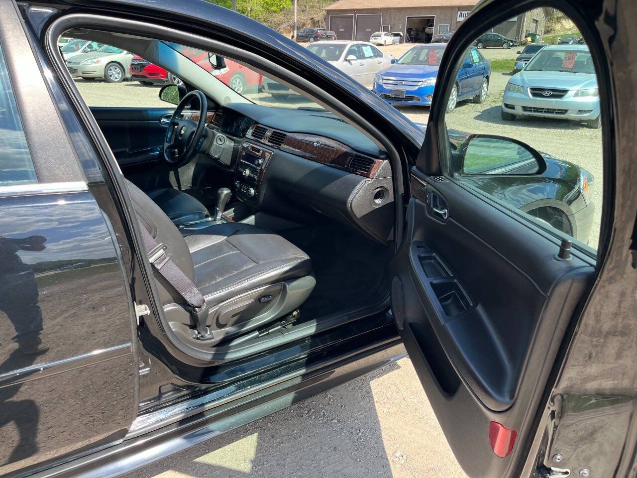 Used 2012 Chevrolet Impala LTZ FWD image 15