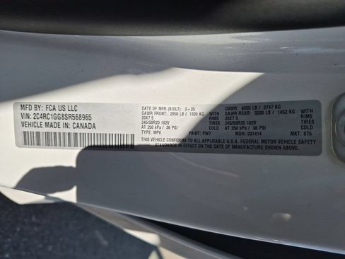 Used 2025 Chrysler Pacifica Limited FWD image 15