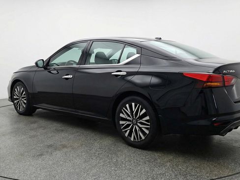 Used 2025 Nissan Altima 2.5 SV image 5
