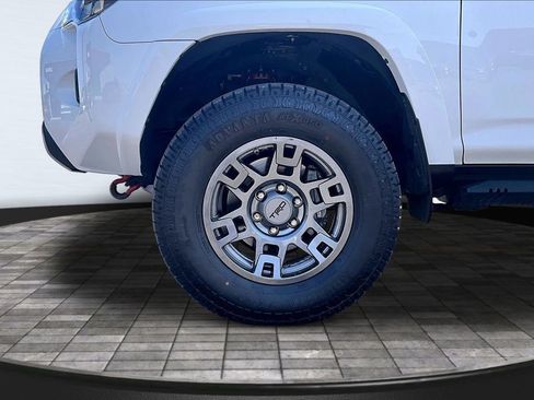 Used 2020 Toyota 4Runner Venture w/ Moonroof Package AWD/4WD image 8