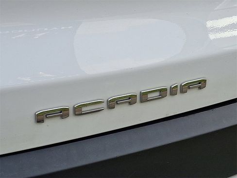 Used 2023 GMC Acadia SLT w/ Preferred Package image 31